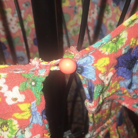 Cute Peek-A-Boo Back Floral Mini Dress - Picture 6 of 7